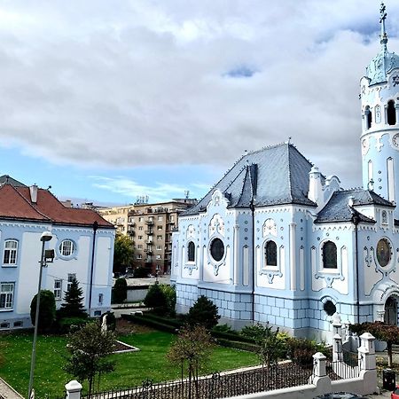 New, Beautiful Apt With Parking In Best Location! Bratislava Esterno foto