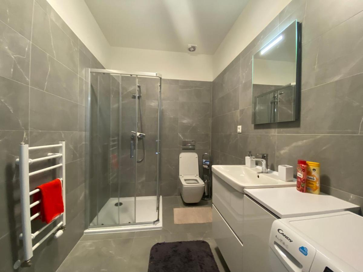 New, Beautiful Apt With Parking In Best Location! Bratislava Esterno foto