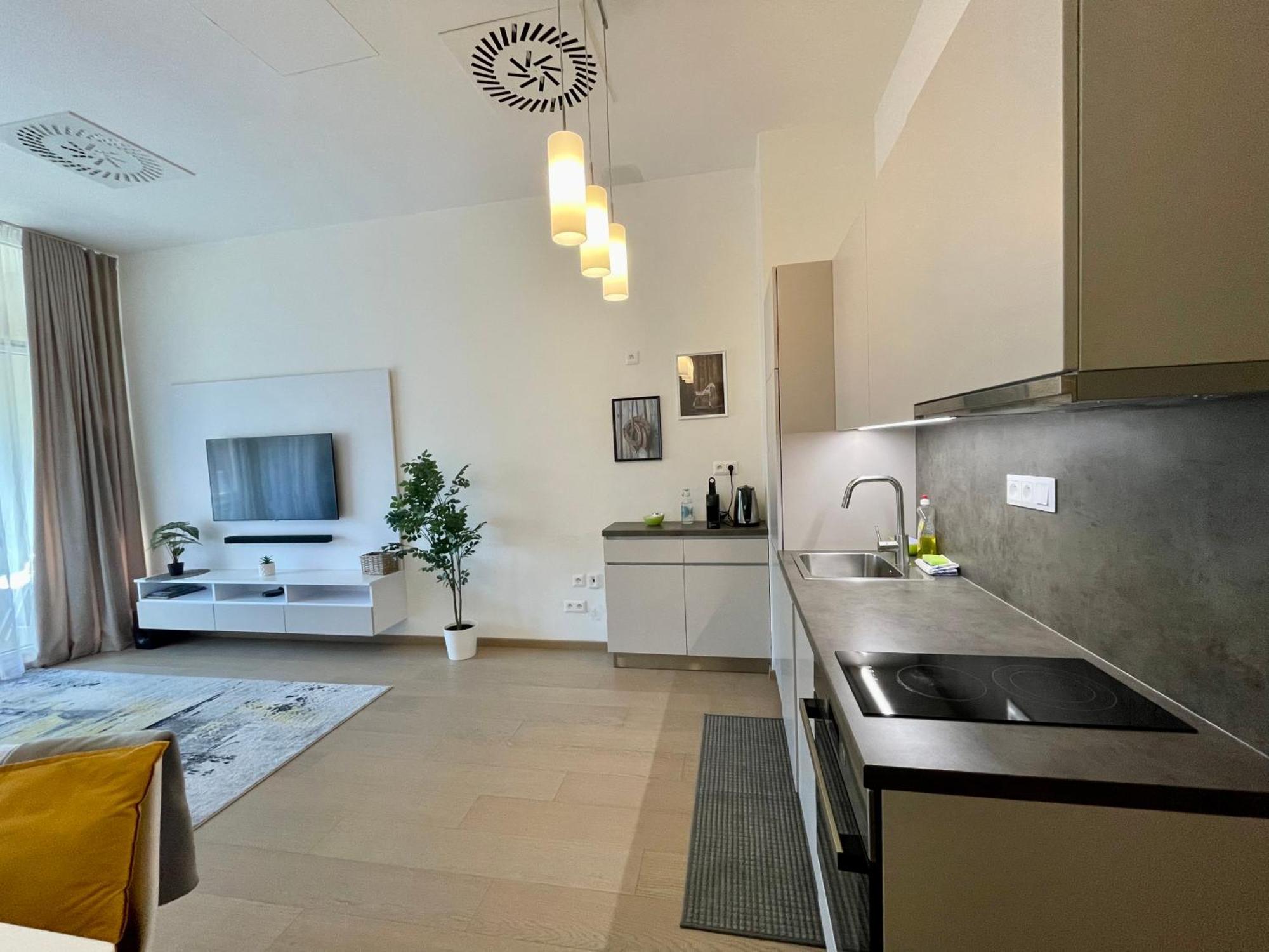 New, Beautiful Apt With Parking In Best Location! Bratislava Esterno foto