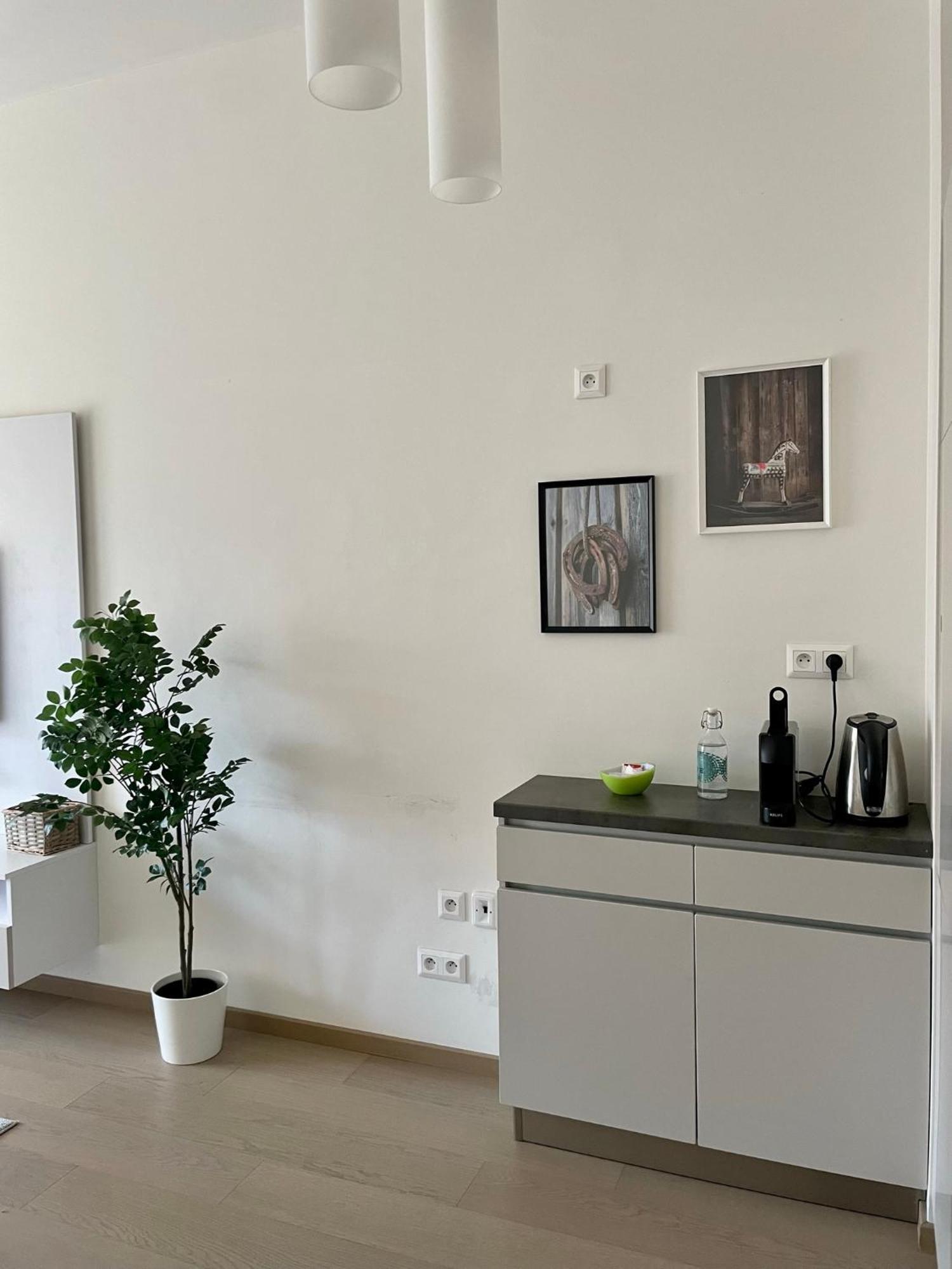 New, Beautiful Apt With Parking In Best Location! Bratislava Esterno foto